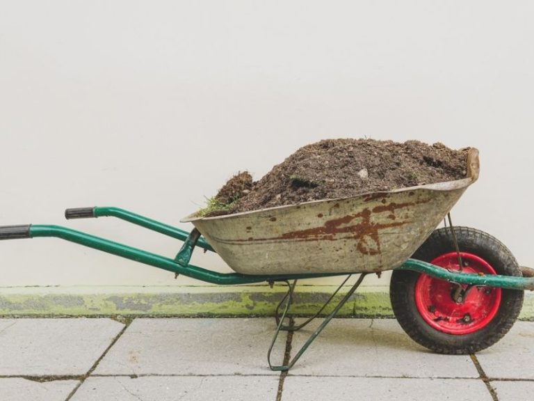 how-much-does-a-yard-of-topsoil-weigh-yardowner